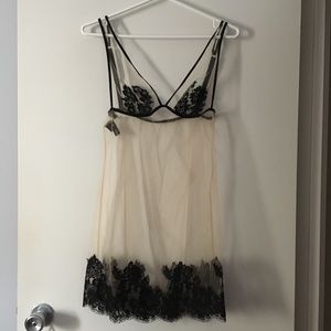 New I.D. SARRIERI Ivory Tulle Mesh Chemise w/ Black Embroidery L